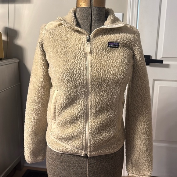 Patagonia Jackets & Blazers - PATAGONIA women’s full zip fuzzy sherpa jacket size XS